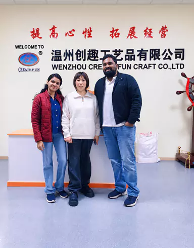 Alıcılar Wenzhou Create Fun Craft Co., Ltd. fabrika sahasını inceledi